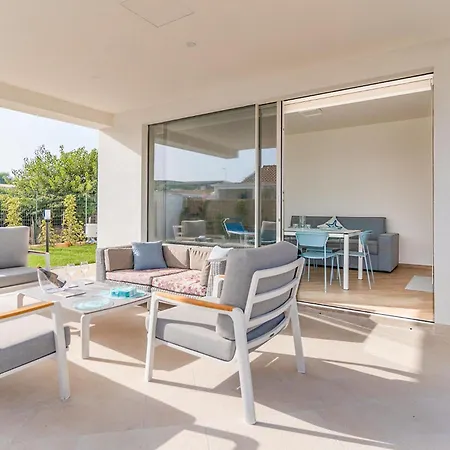 3 Bedroom In Apartment *